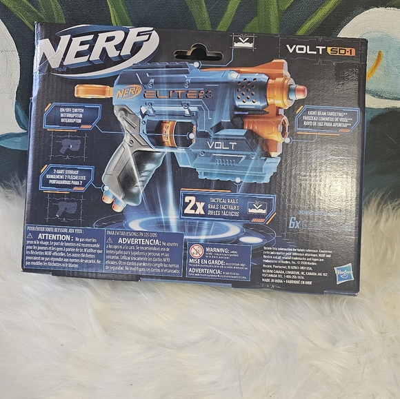 Nerf Elite 2.0 volt dart gun with light beam targeting - Picture 2 of 4